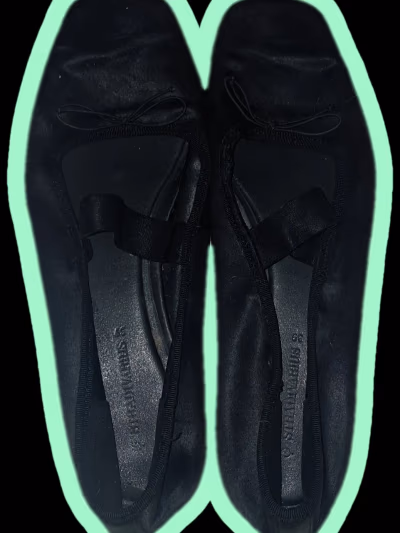 Stradivarius Black Ballet Flats with Elastic Strap by Stradivarius — pre-loved on Thrifted.mt