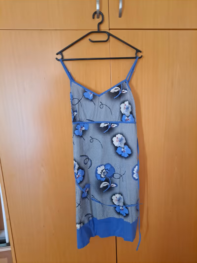 Blue and white floral dress — pre-loved on Thrifted.mt