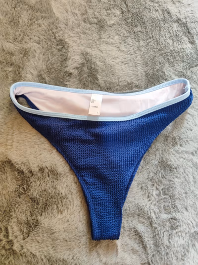 Blue bikini bottoms — pre-loved on Thrifted.mt