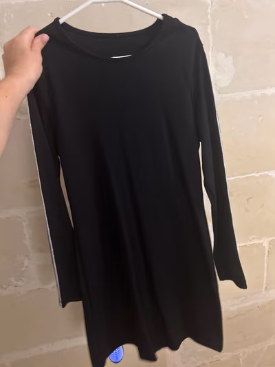 Miniabito nero a maniche lunghe — pre-loved on Thrifted.mt