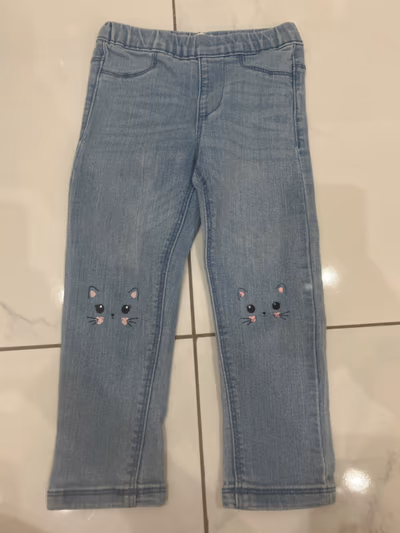 Pantalones vaqueros azules con estampado de gato para niña — pre-loved on Thrifted.mt