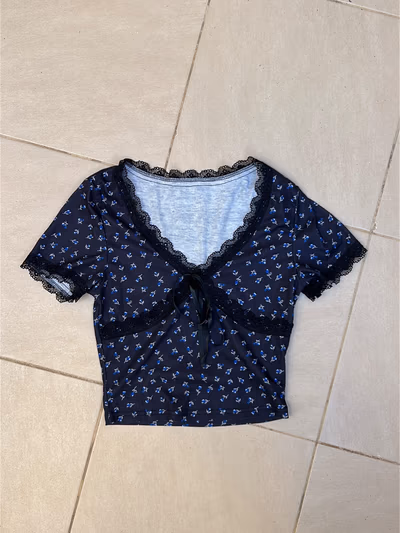 Top con estampado floral — pre-loved on Thrifted.mt