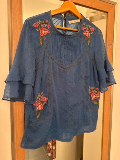 Blue floral embroidered ruffle blouse by Sfera — pre-loved on Thrifted.mt