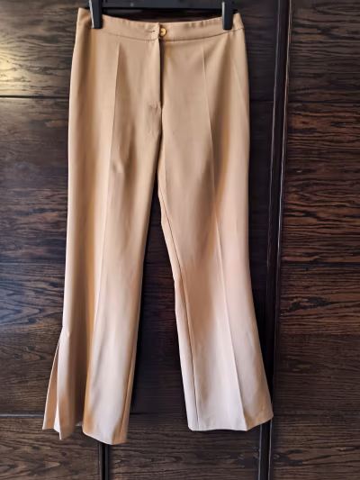 Tailored beige trousers with split by Adam pour Eve — pre-loved on Thrifted.mt