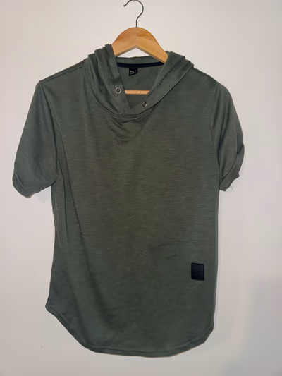 Manfinity Green Short Sleeve Hoodie by Manfinity — pre-loved on Thrifted.mt