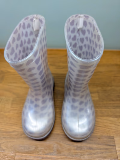 Minnie Mouse Rain Boots by Disney — pre-loved on Thrifted.mt