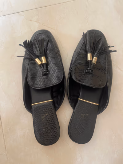 Zara Black Tassel Mule Loafers by Zara — pre-loved on Thrifted.mt