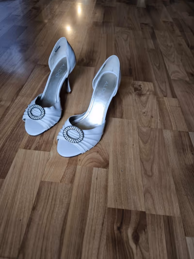 Aldo white jewelled court heels by ALDO — pre-loved on Thrifted.mt