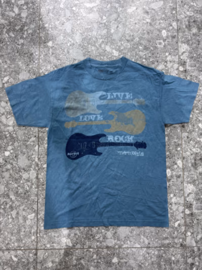 Camiseta de guitarra del Hard Rock Cafe by Hard Rock Cafe — pre-loved on Thrifted.mt