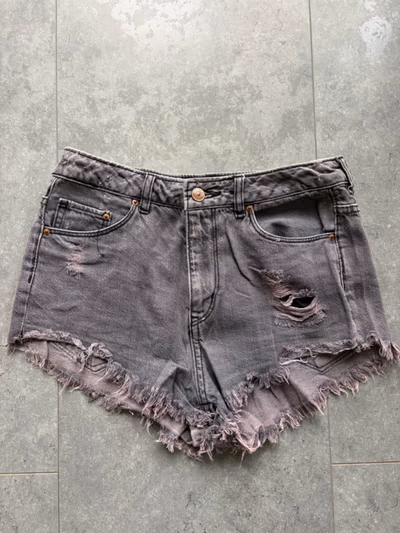 Grey distressed denim shorts by H&M — pre-loved on Thrifted.mt
