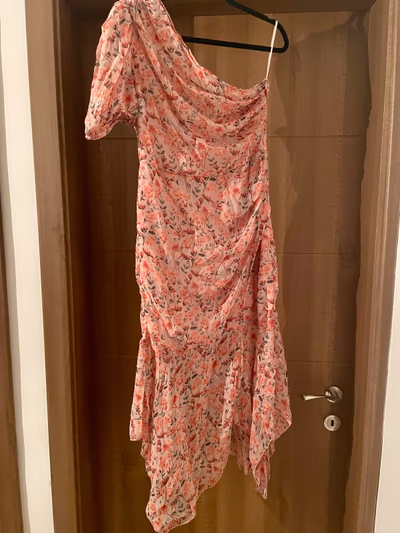 One-Shoulder Floral Ruched Dress by SHEIN — pre-loved on Thrifted.mt