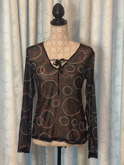 New York & Company Mesh Top Y2K by New York & Company — pre-loved on Thrifted.mt