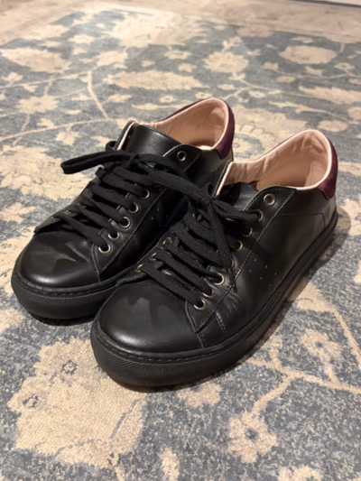 Zapatillas deportivas de cuero negro de Patrizia Pepe by Patrizia Pepe — pre-loved on Thrifted.mt