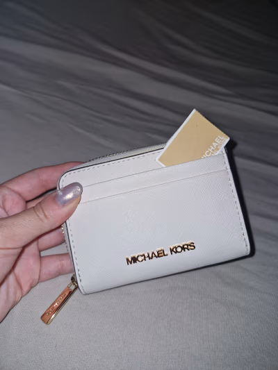 Tarjetero Michael Kors Saffiano by Michael Kors — pre-loved on Thrifted.mt