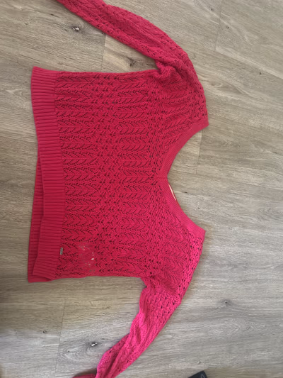 Hollister Bright Pink Knit Sweater by Hollister — pre-loved on Thrifted.mt