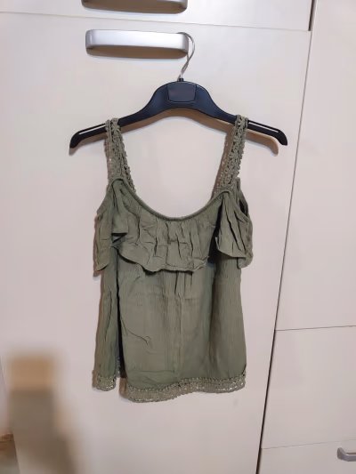 Green top — pre-loved on Thrifted.mt