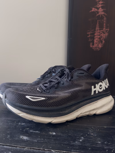 Hoka Clifton 9 Running Trainers by Hoka — pre-loved on Thrifted.mt