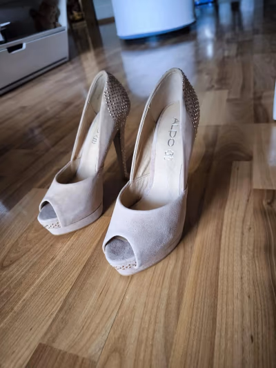 Sapatos peep-toe ALDO com aplicações by ALDO — pre-loved on Thrifted.mt