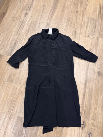 Vestido camisero negro de manga larga by Max Mara — pre-loved on Thrifted.mt