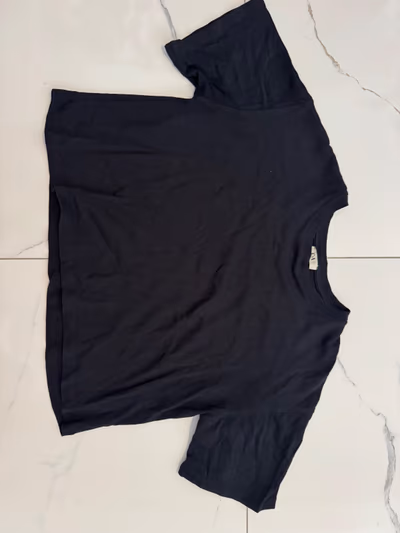 Black Basic Cotton T-Shirt by C&A — pre-loved on Thrifted.mt