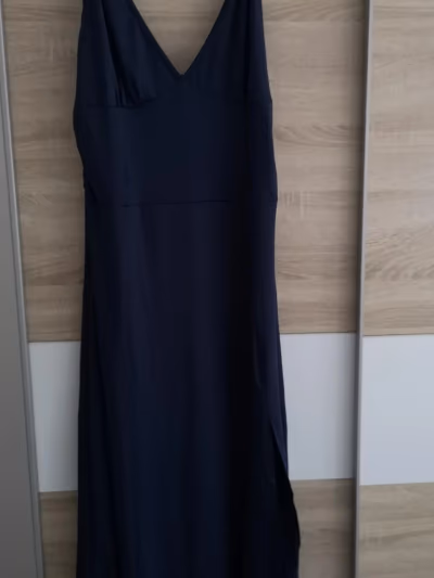 Navy sleeveless maxi dress — pre-loved on Thrifted.mt