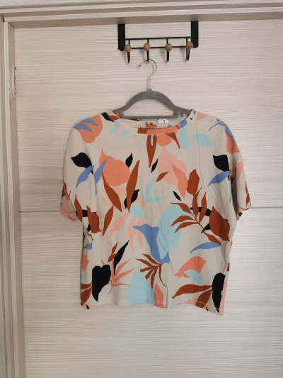Vibrant Abstract Print Cotton Top — pre-loved on Thrifted.mt