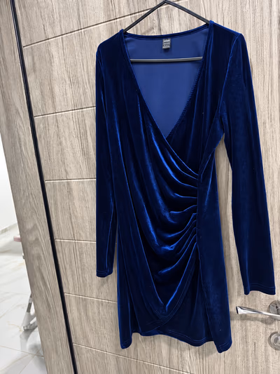 Blue Velvet Wrap Dress — pre-loved on Thrifted.mt