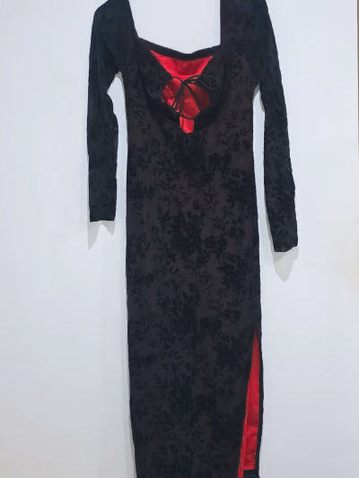Black floral velvet midi dress by SHEIN — pre-loved on Thrifted.mt