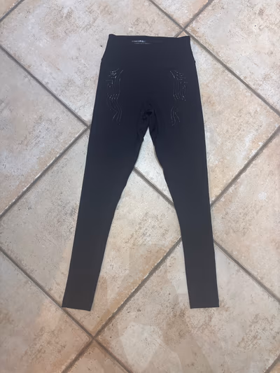 Gymshark Black Sculpt Leggings by Gymshark — pre-loved on Thrifted.mt