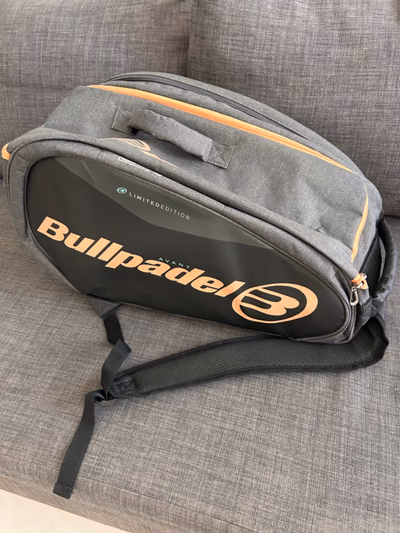 Padel bag unisex. Pick up Gzira (bus stop area) or Sliema (ferry area) by Bullpadel — pre-loved on Thrifted.mt