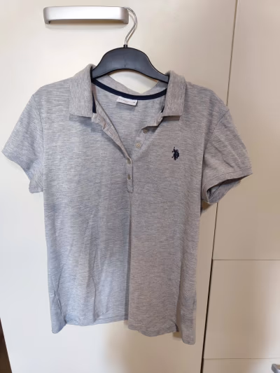 Grey polo shirt — pre-loved on Thrifted.mt