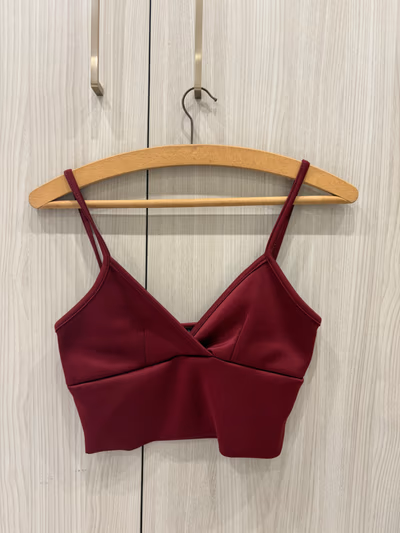 Burgundy crossover crop top — pre-loved on Thrifted.mt