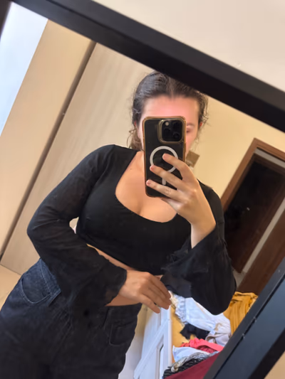 Top corto nero a maniche lunghe by Valenny S.L. — pre-loved on Thrifted.mt
