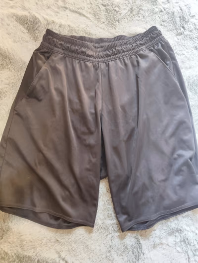 Black shorts — pre-loved on Thrifted.mt