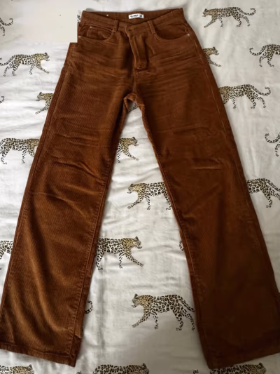 brown corduroy straight leg trousers by Pull&Bear — pre-loved on Thrifted.mt