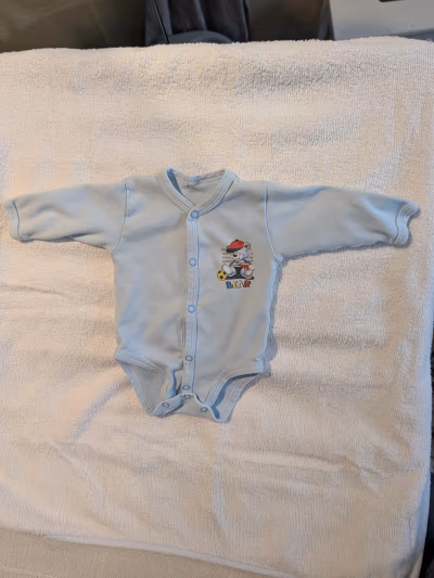 Baby Blue Bear Print Bodysuit — pre-loved on Thrifted.mt