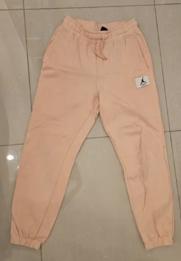 Pantalones de chándal Jordan Flight en color rosa by Jordan — pre-loved on Thrifted.mt