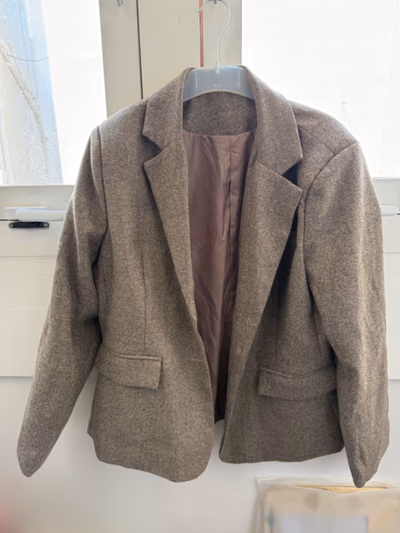 Textured Brown Fitted Blazer — pre-loved on Thrifted.mt