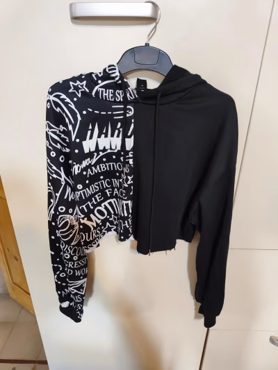 Black jumper — pre-loved on Thrifted.mt