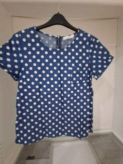 Blue polka dot zip top by Lamorena — pre-loved on Thrifted.mt