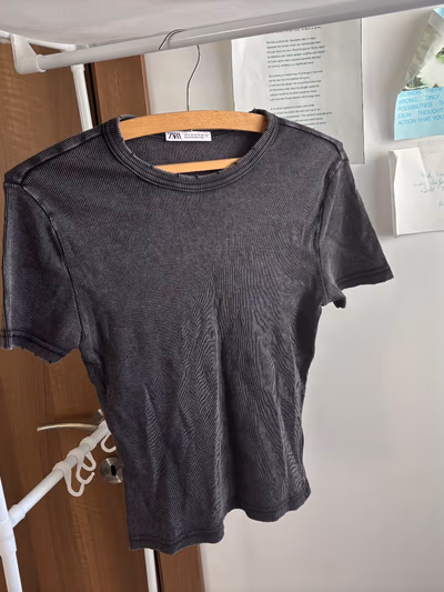 Zara Black Ribbed T-Shirt by Zara — pre-loved on Thrifted.mt