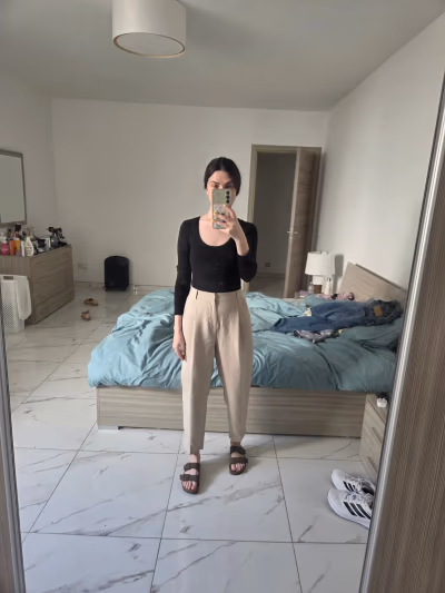 Pantalones beige de cintura alta a medida — pre-loved on Thrifted.mt