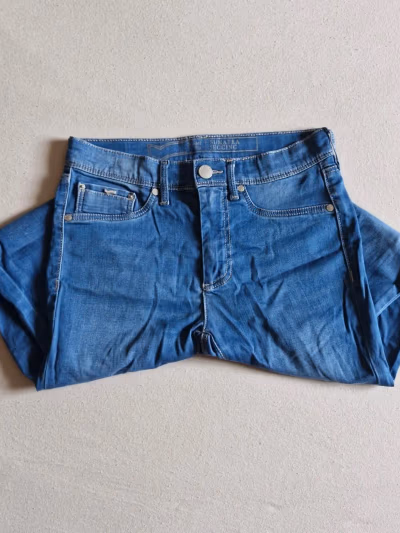 Calça jeans skinny três quartos azul-gás by Gas — pre-loved on Thrifted.mt