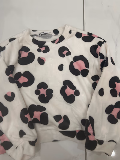 Sudadera con estampado de leopardo para niñas by Sinsay — pre-loved on Thrifted.mt