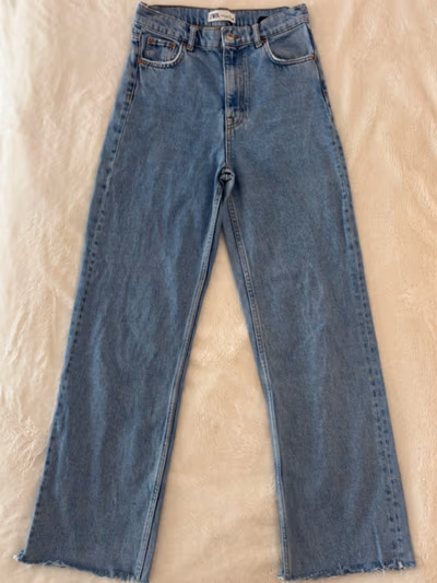 Zara High Waisted Blue Jeans (Size EU36) by Zara — pre-loved on Thrifted.mt