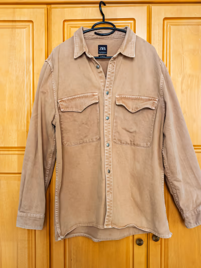 Sobrecamisa vaquera de Zara by Zara — pre-loved on Thrifted.mt