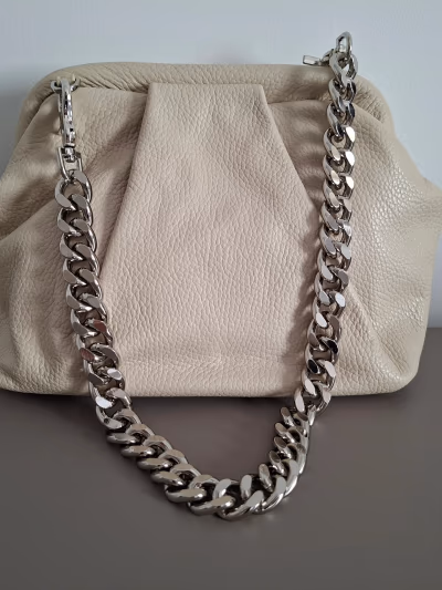 Cream clutch bag - 100% leather — pre-loved on Thrifted.mt
