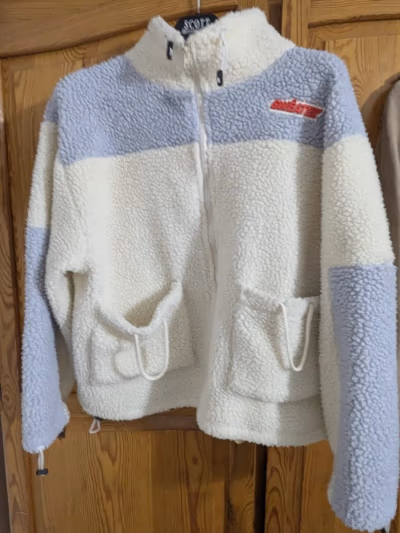 Cosy colour-block fleece jacket — pre-loved on Thrifted.mt
