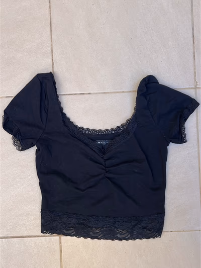 Black Top — pre-loved on Thrifted.mt