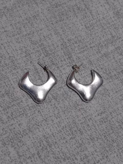Silver-tone sculptural hoop earrings — pre-loved on Thrifted.mt